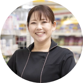 丸く切り取られたAさんの笑顔写真。